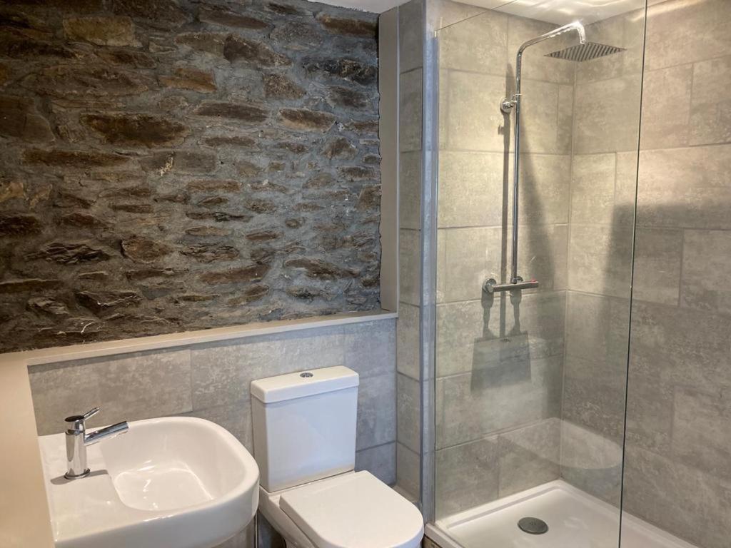 "Prospect House" - Two Private Apartments In This 17Th Century Cottage - Apartment 2 Has A Kids Cabin Bunk Room - Book Both Apartments For One Large House With Connecting Door In Lobby - Public Parking Outside Looe Bagian luar foto