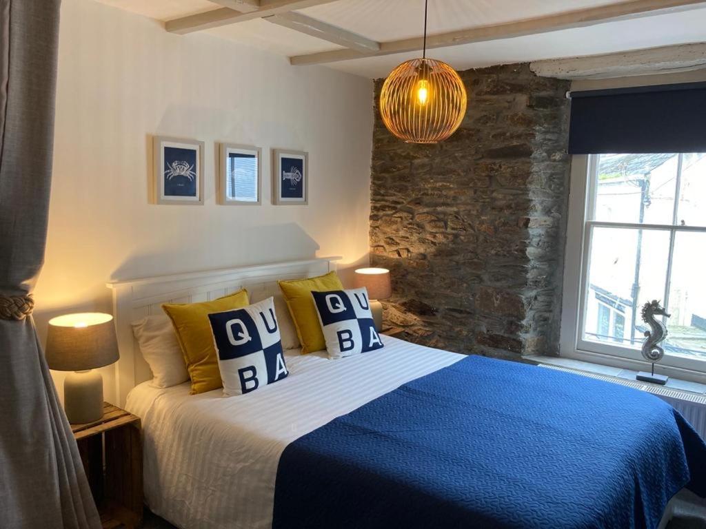 "Prospect House" - Two Private Apartments In This 17Th Century Cottage - Apartment 2 Has A Kids Cabin Bunk Room - Book Both Apartments For One Large House With Connecting Door In Lobby - Public Parking Outside Looe Bagian luar foto